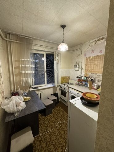 продаю 2х ком кв бишкеке без ремонта токтогул ткрусбекова: 2 комнаты, 45 м², 104 серия, 1 этаж, Старый ремонт