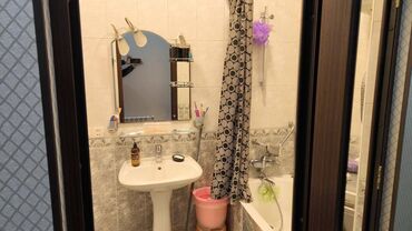 Uzunmüddətli kirayə mənzillər: Nərimanov metrosunun çıxışında,Mc donalds ilə üzbəüz,6 mərtəbənin,3-cü — 5