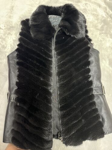 жилет из натурального меха: Другие жилеты S (EU 36), цвет - Черный