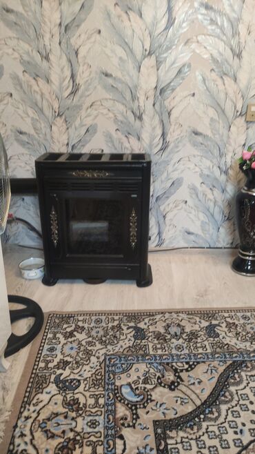 Giriş qapıları: Həyət daxili qapı və giriş komplekti - Material: metal qapı, üzərində — 20