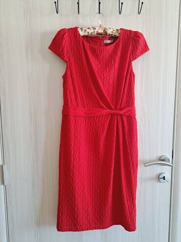 zara sljokicaste haljine: L (EU 40), color - Red, Evening, Short sleeves