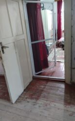 2 комнатные квартиры продажа: Köhnə tikilidə 1 otaqlı mənzil Şuvəlanda şimal qresdə mərkəzdə 1