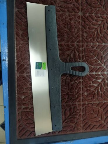 шкаф для одежды и обуви в прихожую: Шпатель фасадный широкий для шпаклевки и выравнивания стен. - Рабочее