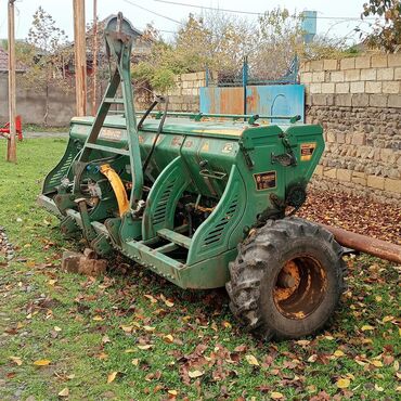 Traktorlar: Məhsul: Kənd təsərrüfatı texnikası paketi Tərkib: - Traktor Belarus — 3