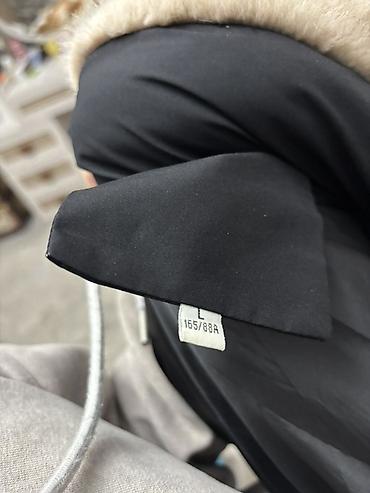 Kurtkalar: Qadınlar üçün qış gödəkçəsi - Rəng: qara, bej süni kürk detalları ilə — 5