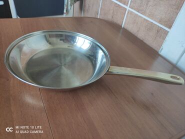 шкаф офисный бу: Набор кухонной утвари и посуды включает различные предметы для
