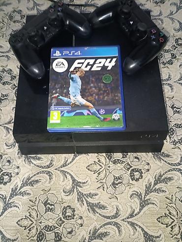 PlayStation 4 Fat (Прошитая) + 2 геймпада + диск EA Sports FC 24 за