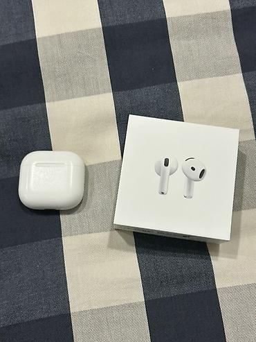 Беспроводные наушники-вкладыши, Apple, AirPods 4, Б/у