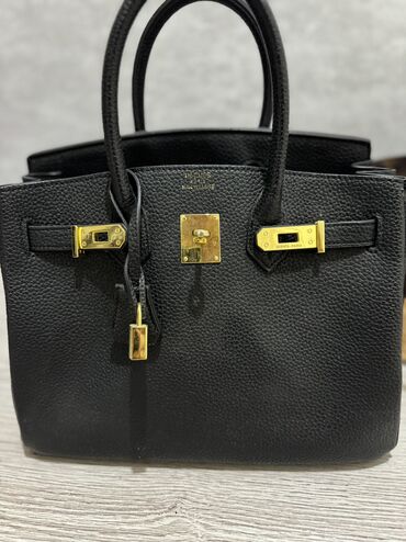 спортивная сумка бу: Продам свою сумку от Hermes 
Цена 800 сом 
Отличная элегантная сумочка