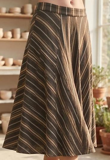 Suknja A-kroja sa asimetričnim prugama - Kroj: lepršavi A-kroj do
