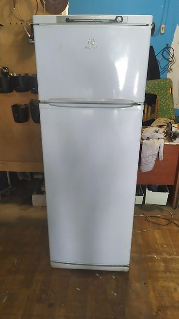 buds 2: Indesit iki bölməli soyuducu - Üst hissədə dondurucu, alt hissədə — 1