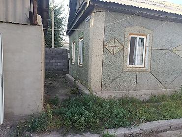 Продажа коттеджей и домов: Продаётся частный дом с двором. в городе Кара Балта улица — 2