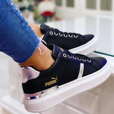 Patike i sportska obuća: PUMA PATIKE NOVO

NOVO
BROJEVI 36 DO 41
NIJE ORIGINAL