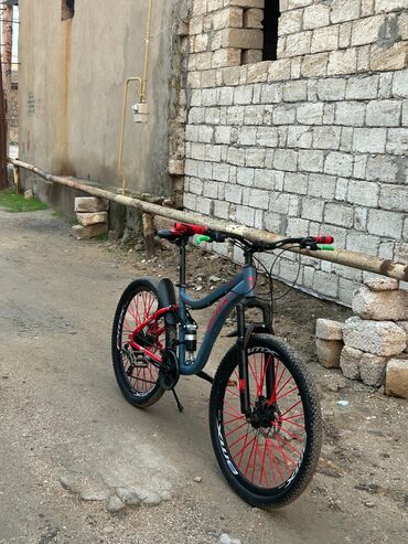 купить горный велосипед недорого: Dağ velosipedi – full suspension - Rəng: boz-göy gövdə, qırmızı arxa