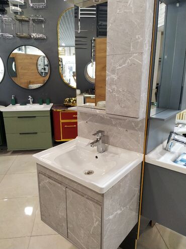 Ремонт и строительство: Ağ rəngli, keramik lavabo və xrom kranı olan vanna otağı dolabı. Boz
