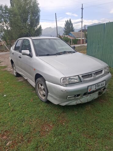 меняю на дом: Seat Cordoba: 1997 г., 1.6 л, Механика, Бензин, Хэтчбэк