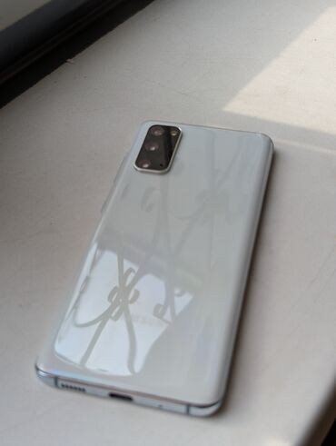 купить самсунг бу: Samsung Galaxy S20, Б/у, 128 ГБ, цвет - Белый, 2 SIM, eSIM