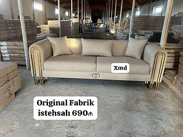 Bej rəngli, üç nəfərlik dizayn divan - Yumşaq, toxuması zərif parça