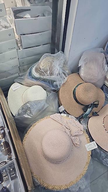 ramax odeca: Ženski šešir kombinuje funkcionalnost i prepoznatljiv letnji stil — 8