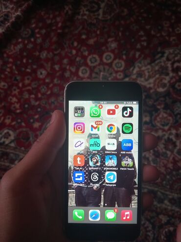 Apple iPhone: IPhone SE 2020, 64 GB, White Titanium, Barmaq izi, Simsiz şarj