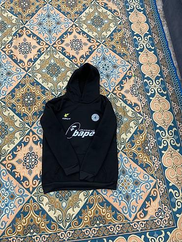 Спортивные костюмы: Набор одежды streetwear каждая стоит по 650 размеры L Состав: - — 4
