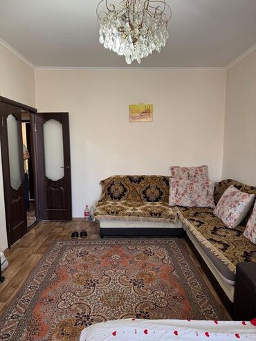 продаю 2 комнатную квартиру бишкек: 3 комнаты, 68 м², 105 серия, 3 этаж, Косметический ремонт