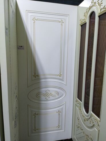otag qaplari: Klassik dizaynlı daxili qapı - Rəng: ağ krem tonlarında - Üslub