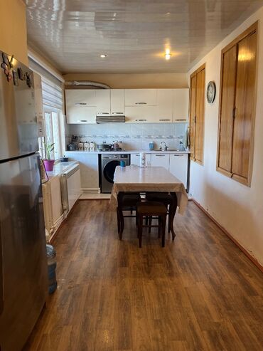 Həyət evləri və villaların satışı: 3 otaq həyət evi. Qaraj və həyəti var. Qaraja 2 maşın yerləşir — 6