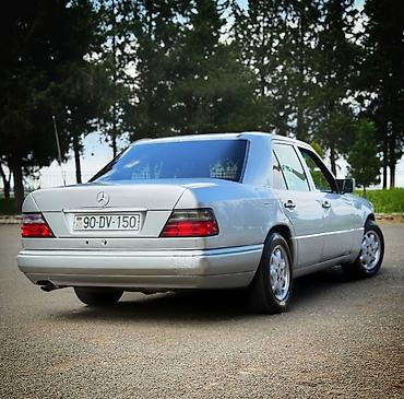 Mercedes-Benz: Mercedes-Benz E 200: 2 l | 1994 il Sedan — 16