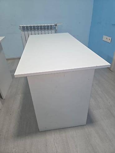 Ofis masaları: Salam. Baha alinib tecili satilir. Demek olar hec istifade edilmeyib — 2