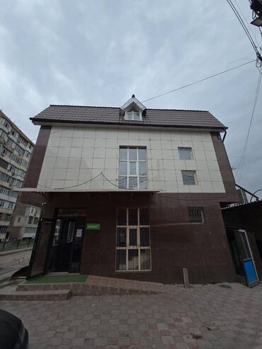 дом под офис: Ижарага берем Офистик, 80 кв. м, Өзүнчө кире бериши менен