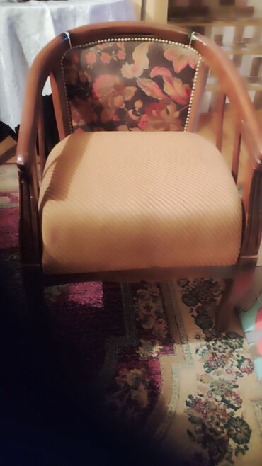 Qonaq otağı dəstləri: Yeni, Jurnal masası, Kredit yoxdur, Rumıniya — 14