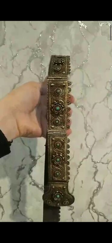 Vintaj zərgərlik: Antikvar əşyadır.
200+ ilin remenidir.
Ciddi şəxslər narahat elesin!