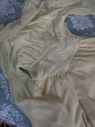 вечерние платья с коротким рукавом: Кече көйнөгү, Кыска модель, Жеңдери менен