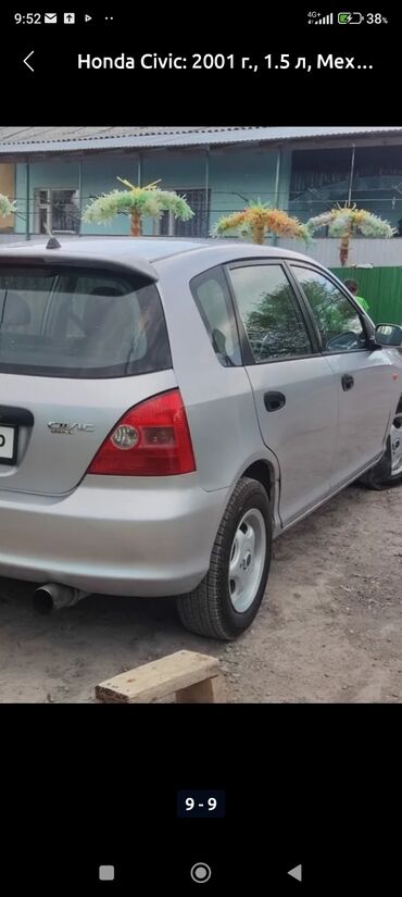 маленькая машина: Автомобиль Honda Civic 2001 года выпуска, 1.5 л, в кузове хэтчбек