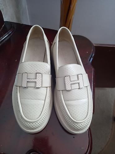 Женская обувь: 40 ölçü . 15 azn. Az geyilib yaxşı vəziyyətdədir — 1
