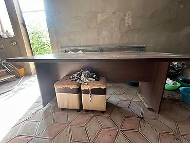 office table: Прямоугольный стол с текстурой под дерево, выполненный в — 3