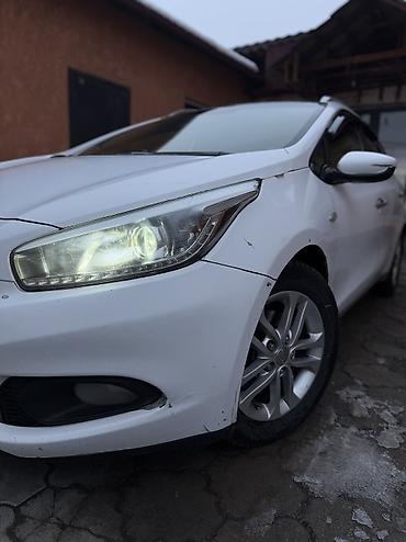 Kia: Kia Ceed: 2014 г., 1.4 л, Механика, Бензин, Универсал — 26