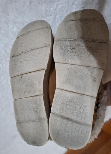 Ugg čizme: Ugg čizme, Zara, Veličina - 34 na lalafo.rs — 20 Ugg čizme: Ugg čizme, Zara, Veličina - 34 — 20