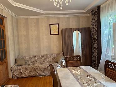 Kirayə evlər: Tələbə qızlar üçün otaq kirayə verilir.Otaq 2 nəfər qız üçün nəzərdə — 2