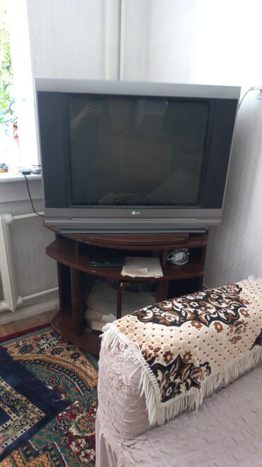 naushniki lg: Телевизор вместе с тумбой 1500 сом