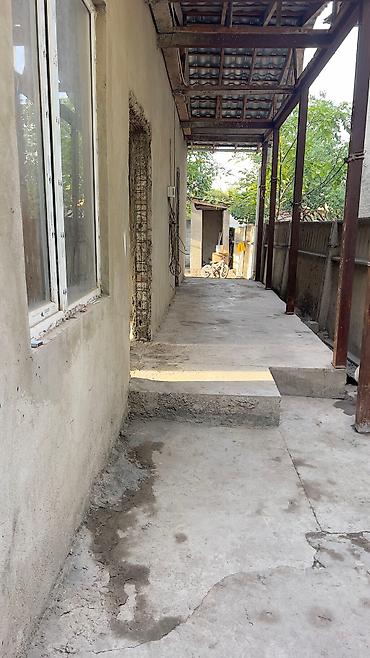 Продажа коттеджей и домов: Срочно продается дом в городе Бишкек по улице Кумарыкской 18площадью — 7