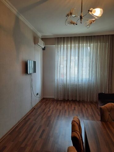 Uzunmüddətli kirayə mənzillər: Kirayə verilir. Ev kristal 1-in girişində yerləşir .Bütün əşyaları — 2