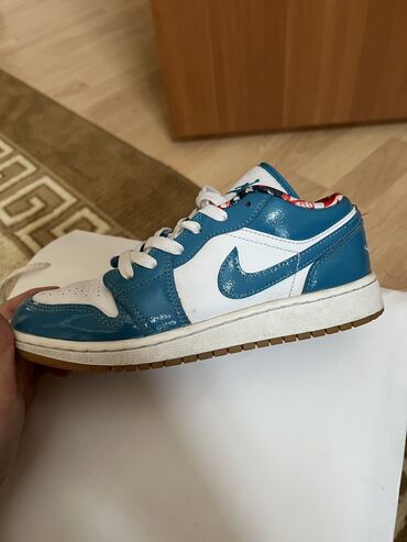 b u nike roshe run: Nike air Jordan 1low оригинальные, размер 36,5