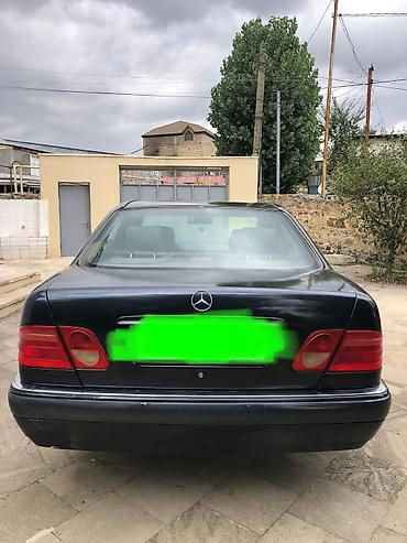 Mercedes-Benz: Mercedes-Benz E-Class (E200) sedan - Kuzov: 4 qapılı sedan, Göy rəng — 3