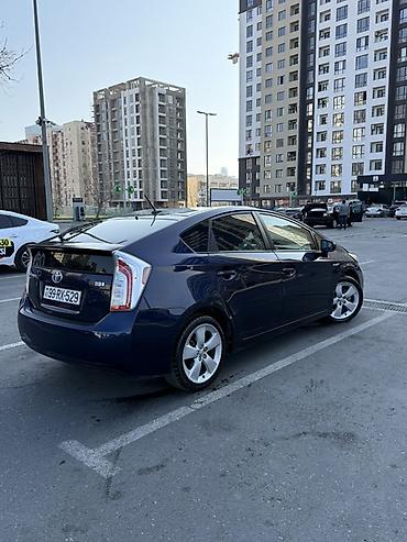 prius diskləri: Toyota Prius Hybrid – mavi rəng, 5 qapılı liftbek kuzov. Texniki — 10