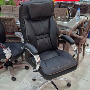 Ofis və oyun kresloları: Yeni, Təkərli, Qolları tənzimlənir, Dəri — 22