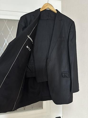 Костюмы: Классические мужские пиджаки темных оттенков. Цены начинаются от — 4