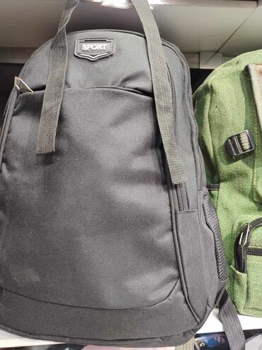 Sportske torbe i rančevi: 2900dinara
Veci rancevi za skolu — 8