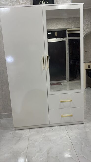 seyf qapi islenmis: Б/у, 2 двери Гардеробный шкаф